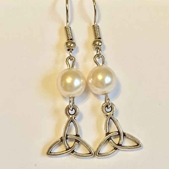 Celtic Knot Earrings Silver Plated Irish St Patricks Day White Glass Pearl - Picture 3 of 8